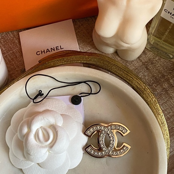 NWT Chanel Brooch gold tone with crystals - Picture 5 of 16